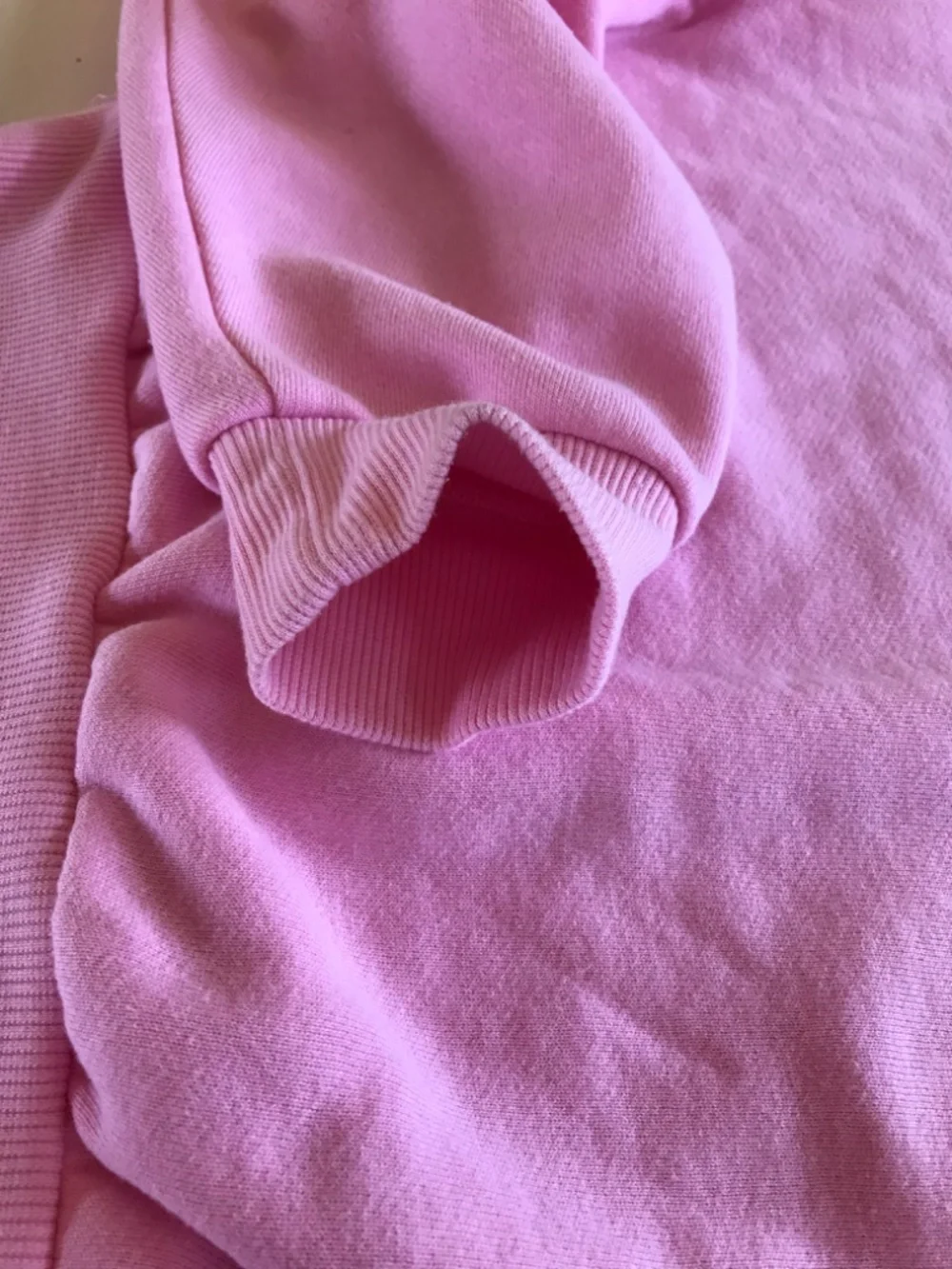 ALO SWEET PINK CROPPED ACCOLADE CREWNECK SWEATSHIRT